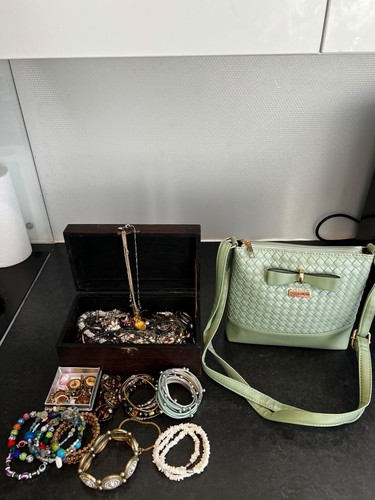 Job lot vintage jewellery - lot,