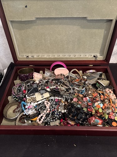 Vintage broken jewellery - vintage, bits