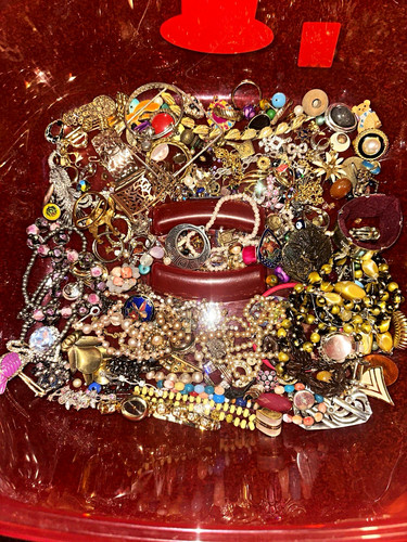 Mixed wearable broken house - mixed, wearable/broken